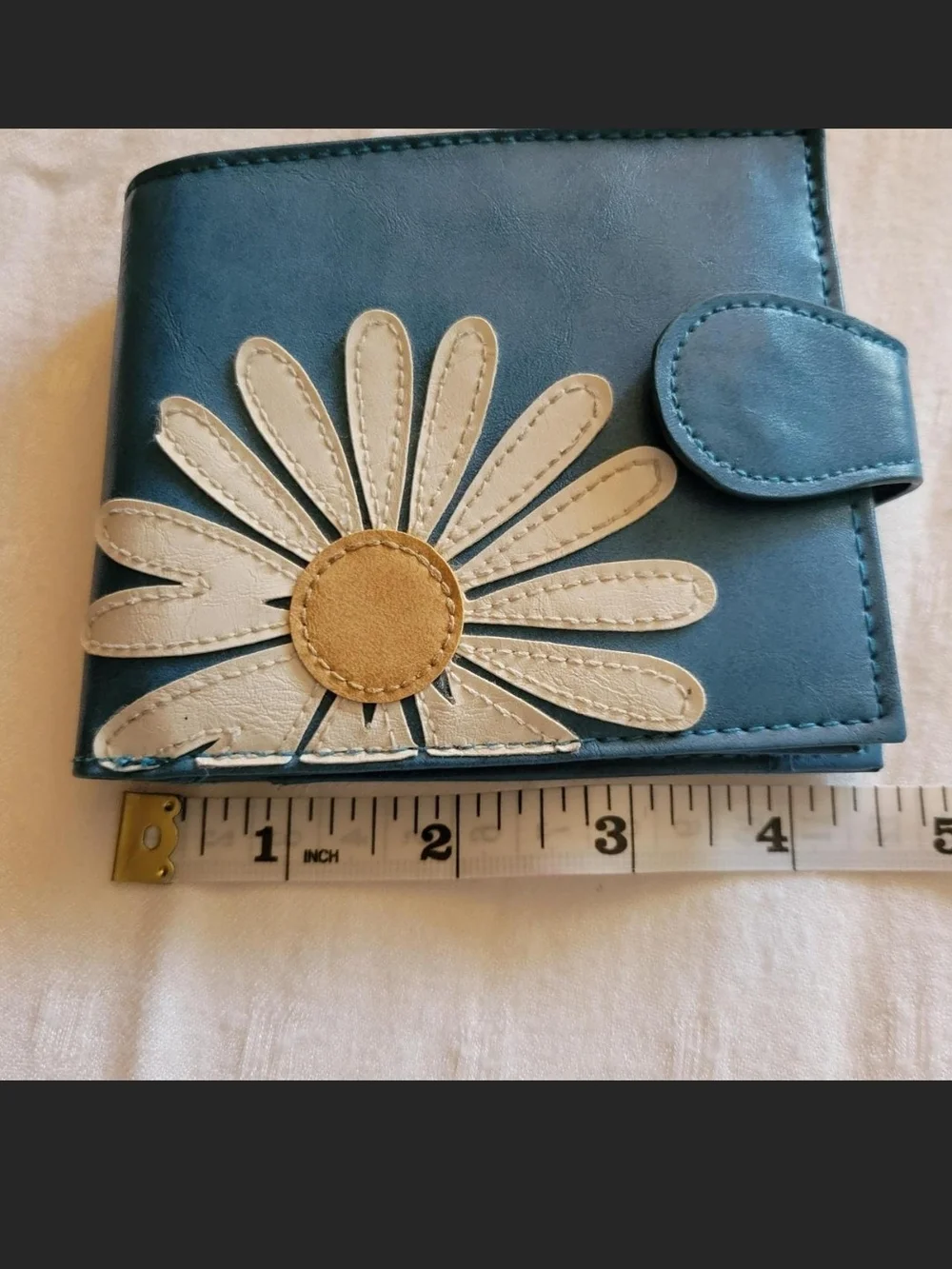 Lavishy Teal Daisy Appliqué Card Holder Wallet